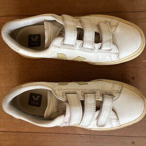 Women's Veja Sneakers White US Size 9 (Eur. 40)